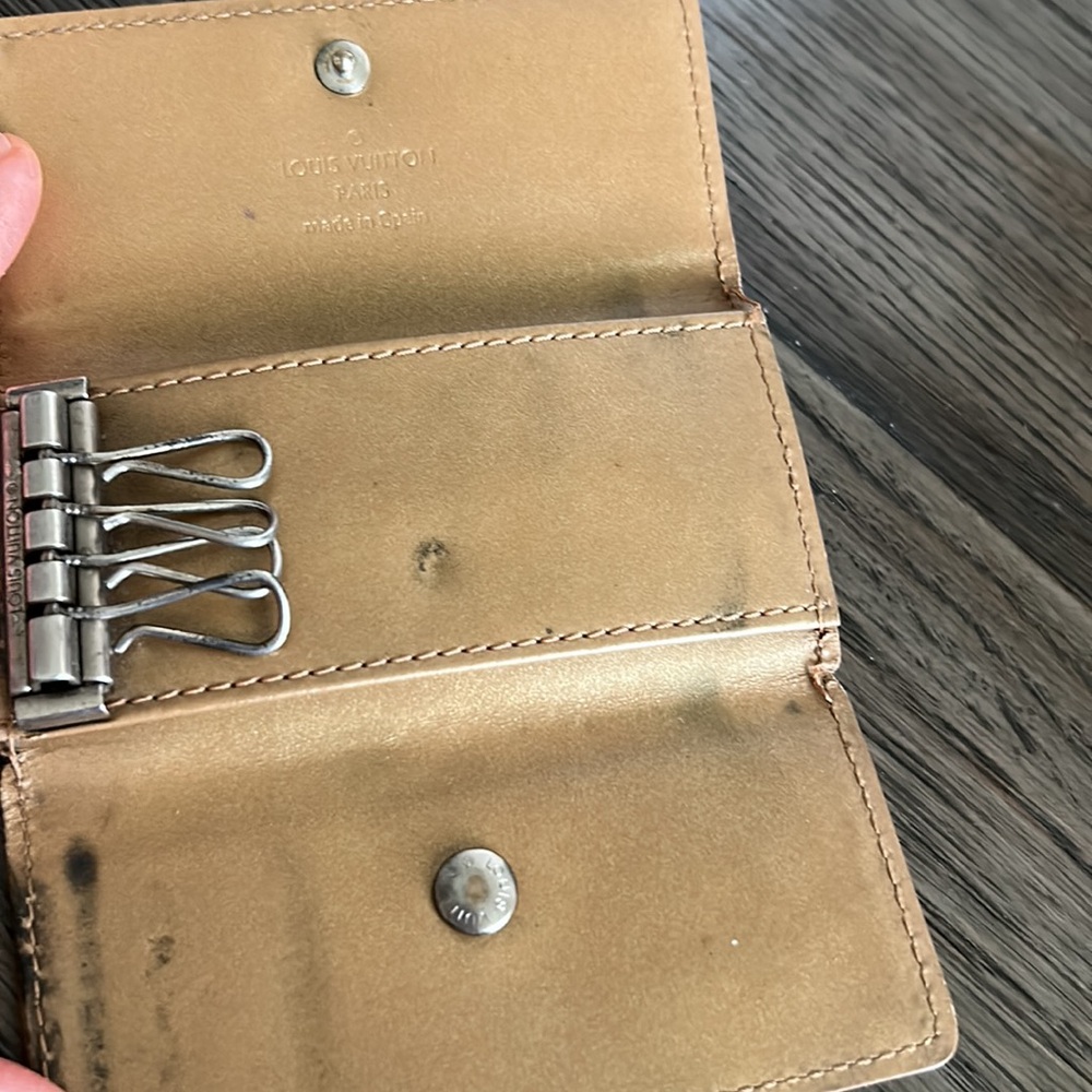 Louis Vuitton Matte Vernis Key Pouch - Picture 3 of 9